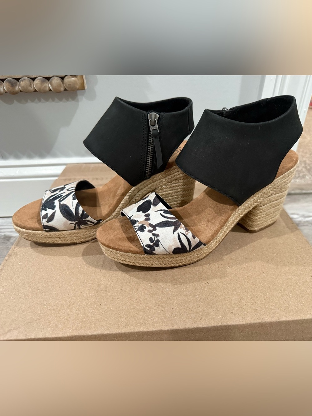 TOMS Majorca Cutout Suede Open-Toe Block Black Floral Wedge Espadrille Sandals